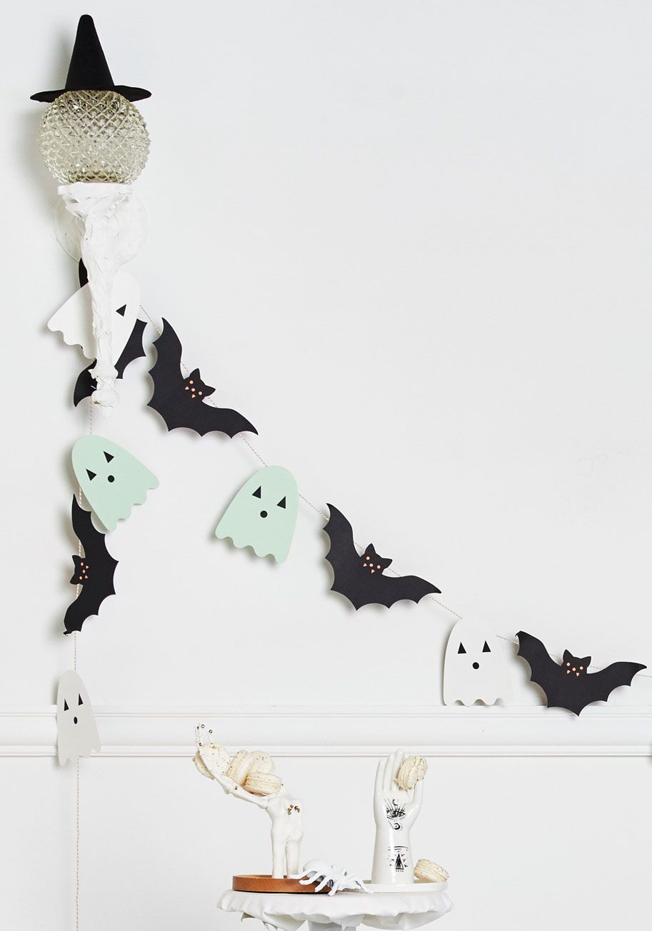 Vampire bat and ghost garland